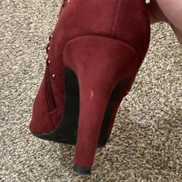 Liz Claiborne Flex Form Booties, Faux Suede, Burgundy, Size 6 - Picture 7 of 12